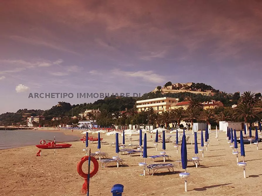 Immagine 10 di Appartamento in vendita  in LUNGOMARE VIALE NAZARIO SAURO a Cupra Marittima