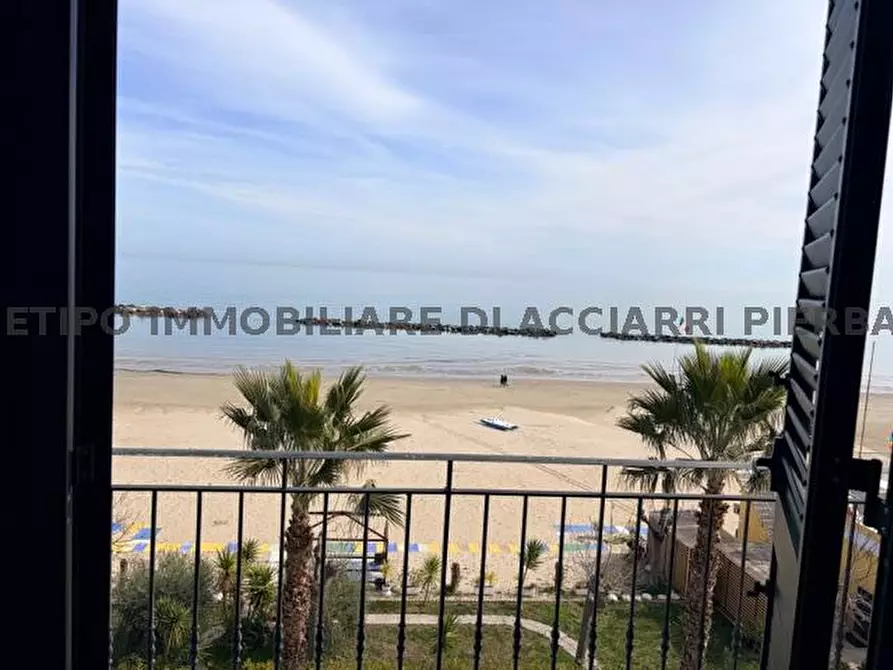 Immagine 12 di Appartamento in vendita  in LUNGOMARE VIALE NAZARIO SAURO a Cupra Marittima