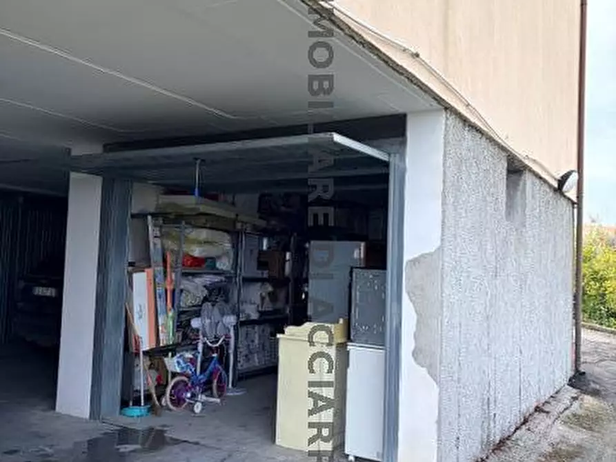 Immagine 3 di Garage in vendita  in STRADA PROVINCIALE 58 a Massignano