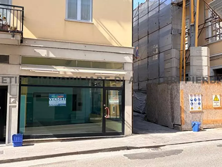 Immagine 1 di Locale commerciale in vendita  in CORSO VITTORIO EMANUELE a Cupra Marittima