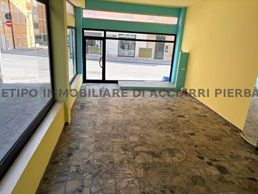 Immagine 2 di Locale commerciale in vendita  in CORSO VITTORIO EMANUELE a Cupra Marittima