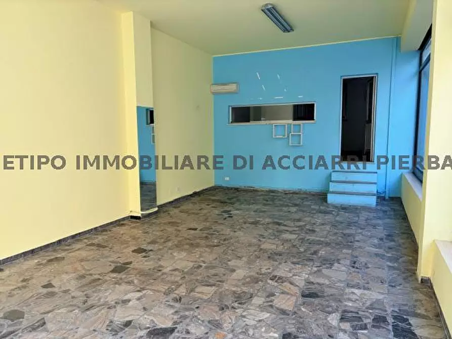 Immagine 3 di Locale commerciale in vendita  in CORSO VITTORIO EMANUELE a Cupra Marittima