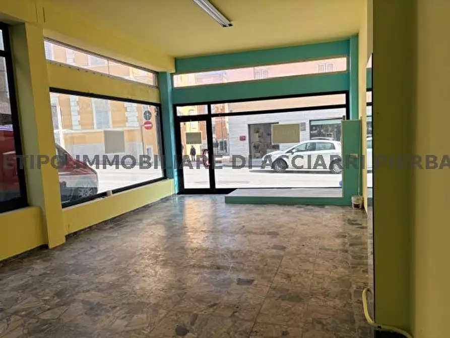Immagine 6 di Locale commerciale in vendita  in CORSO VITTORIO EMANUELE a Cupra Marittima
