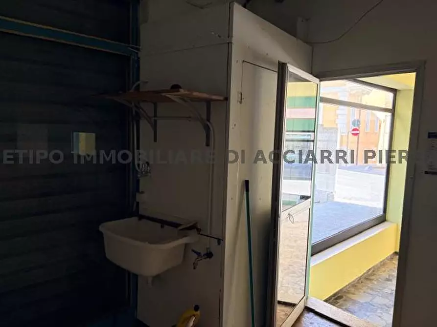 Immagine 9 di Locale commerciale in vendita  in CORSO VITTORIO EMANUELE a Cupra Marittima