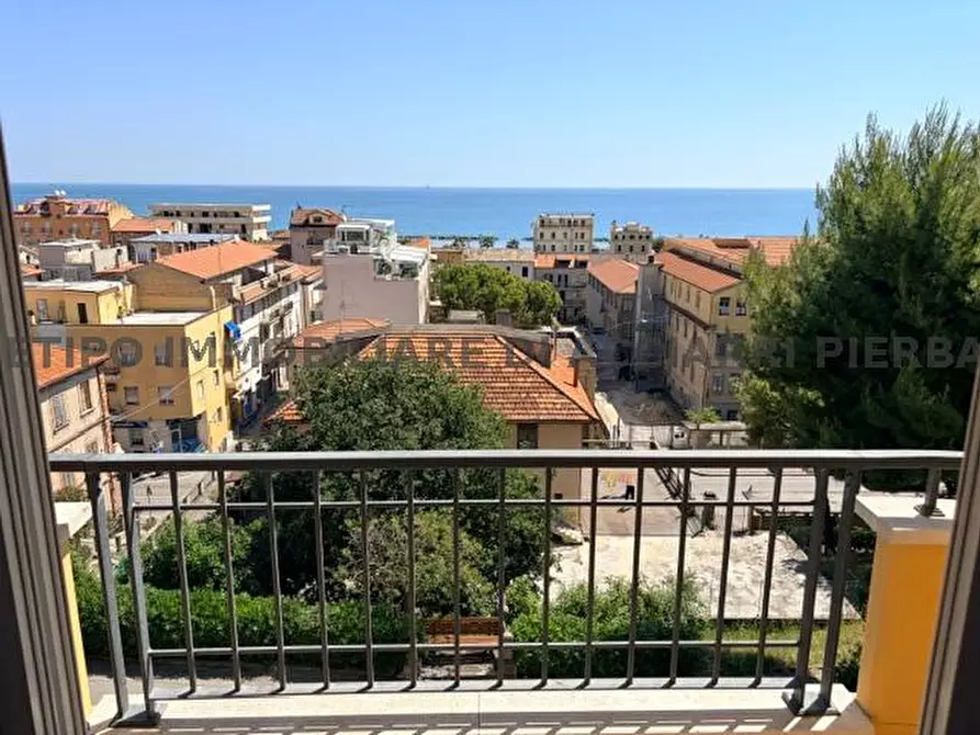 Immagine 1 di Appartamento in vendita  in VIA ROMA 24 a Cupra Marittima