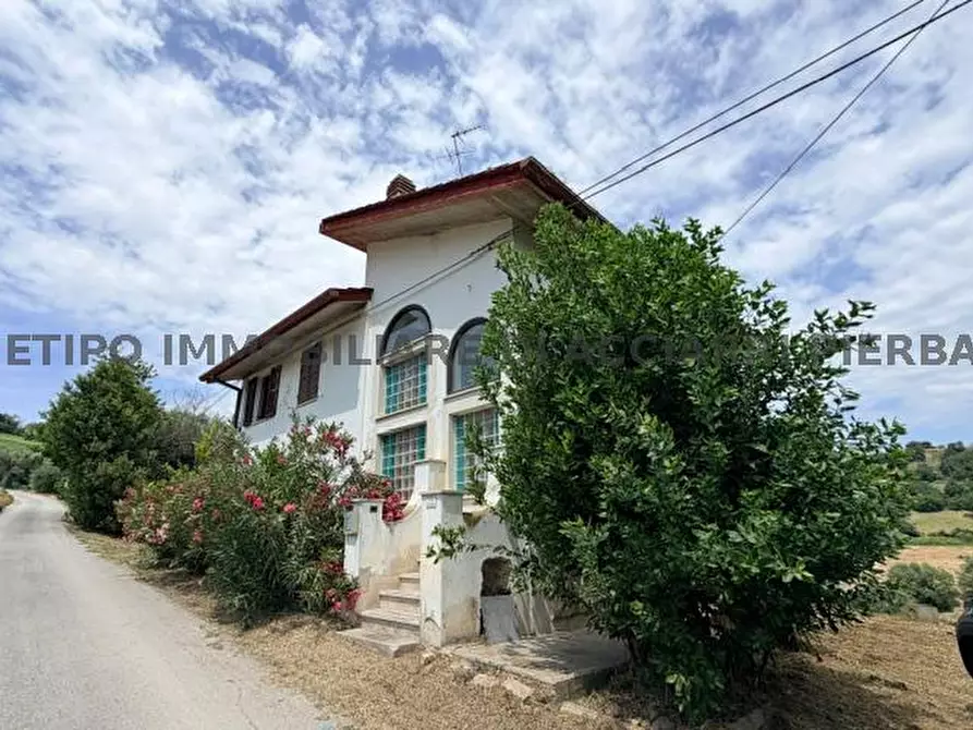 Immagine 15 di Rustico / casale in vendita  in CONTRADA  MONTECAMAURO a Campofilone