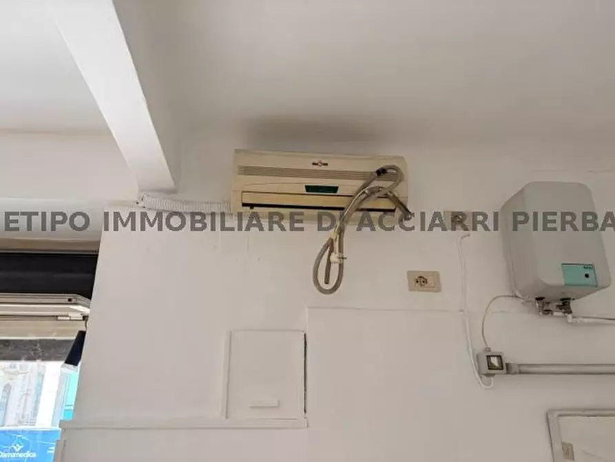 Immagine 4 di Locale commerciale in vendita  in ANGOLO VIA GARIBALDI a Cupra Marittima
