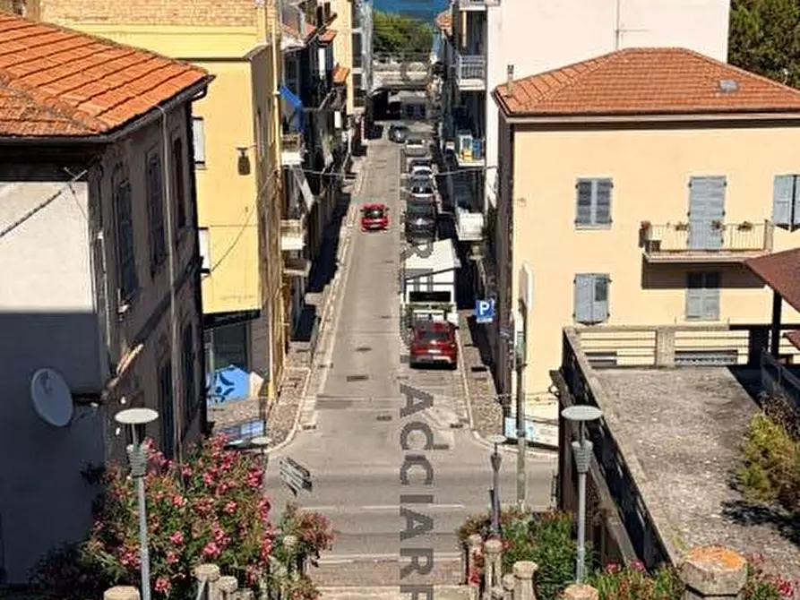 Immagine 7 di Locale commerciale in vendita  in ANGOLO VIA GARIBALDI a Cupra Marittima