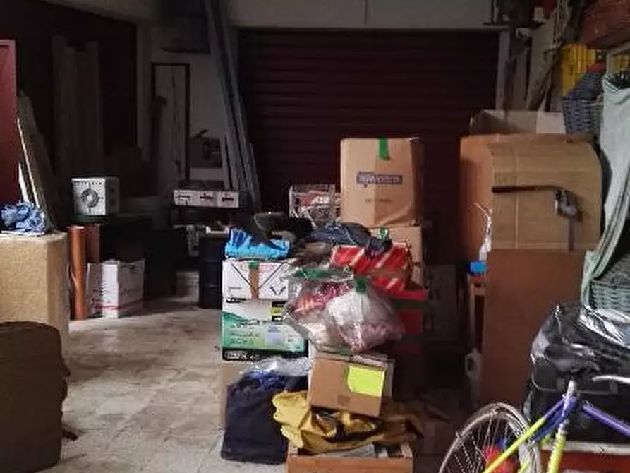 Immagine 1 di Garage in vendita  in VIA URBISAGLIA a Ascoli Piceno