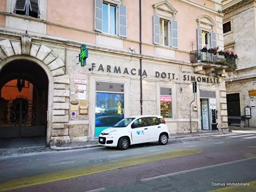 Immagine 1 di Locale commerciale in vendita  in PIAZZA ROMA a Ascoli Piceno