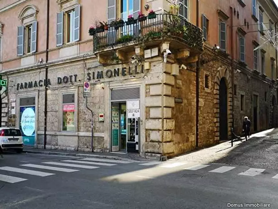 Immagine 2 di Locale commerciale in vendita  in PIAZZA ROMA a Ascoli Piceno