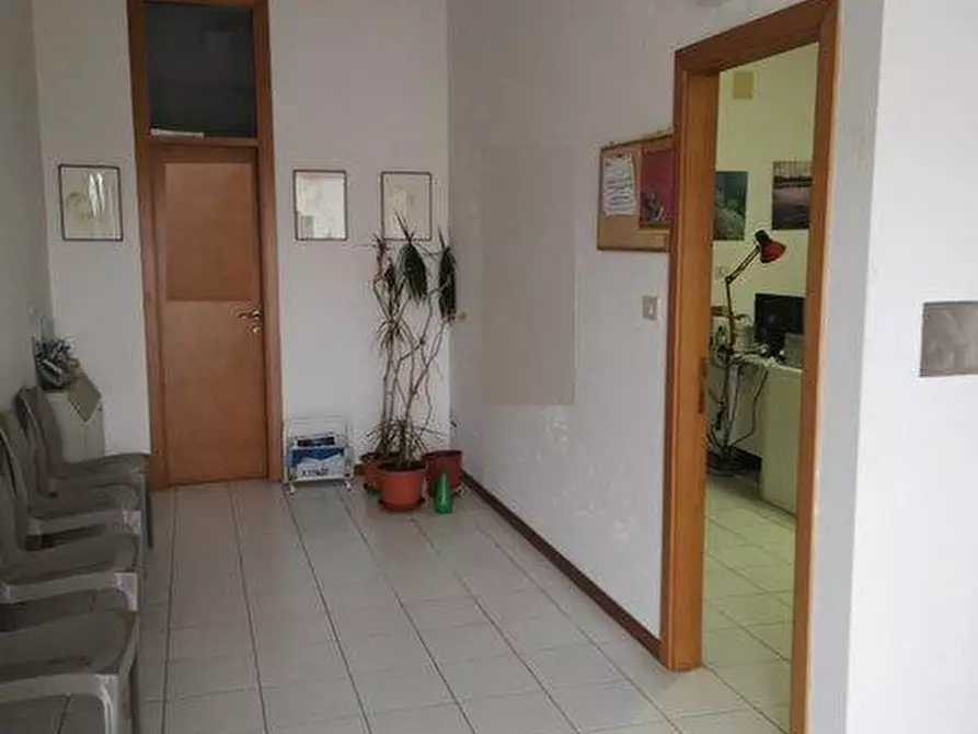 Immagine 1 di Ufficio in vendita  in VIA CREMONA a Folignano