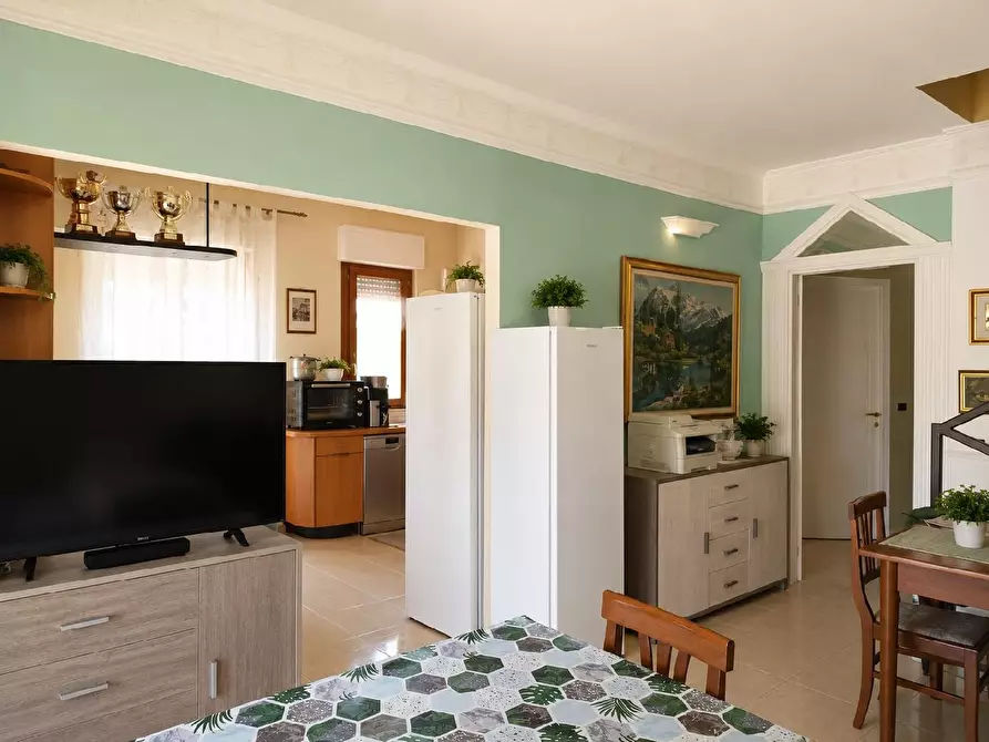 Immagine 7 di Villa in vendita  in VIA SASSETTI a Folignano