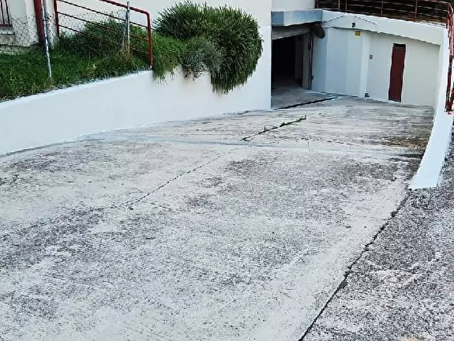 Immagine 2 di Garage in vendita  in VIA CAPANNA a Senigallia