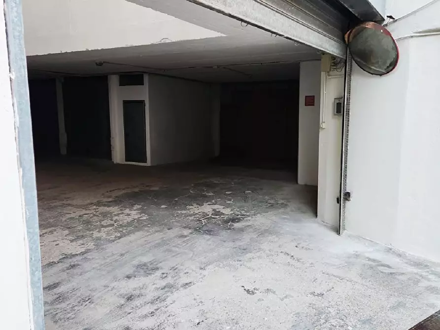 Immagine 4 di Garage in vendita  in VIA CAPANNA a Senigallia