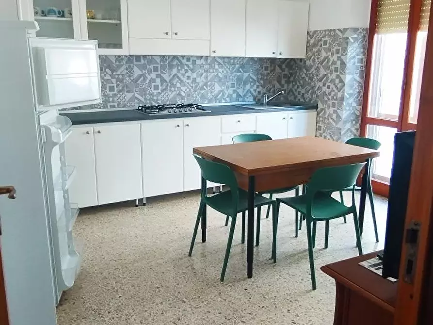 Immagine 3 di Appartamento in vendita  in VIA FOGAZZARO a Senigallia