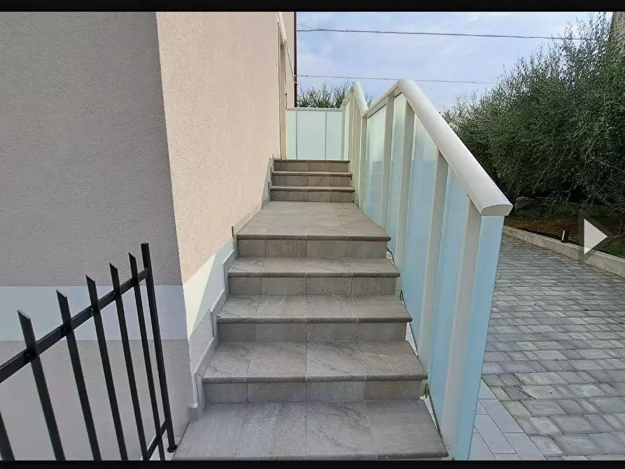 Immagine 1 di Appartamento in vendita  in VIA MARTIRI UNGHERESI 30 a Barbara