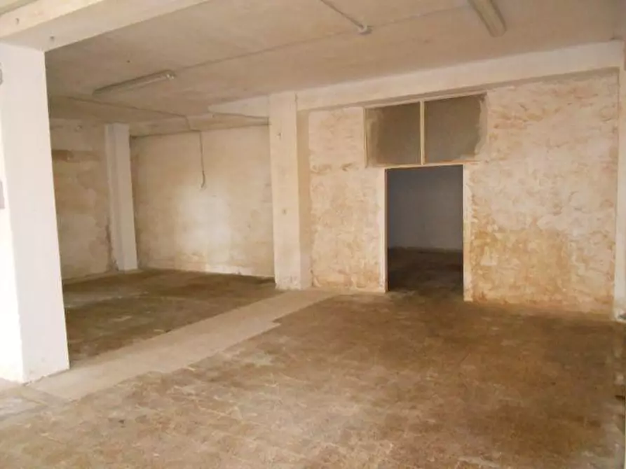 Immagine 9 di Magazzino in vendita  in VIA RAFFAELLO SANZIO, 59 a Ancona