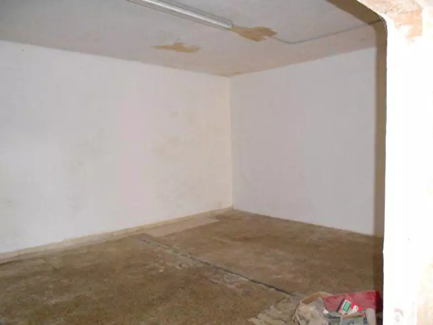 Immagine 11 di Magazzino in vendita  in VIA RAFFAELLO SANZIO, 59 a Ancona