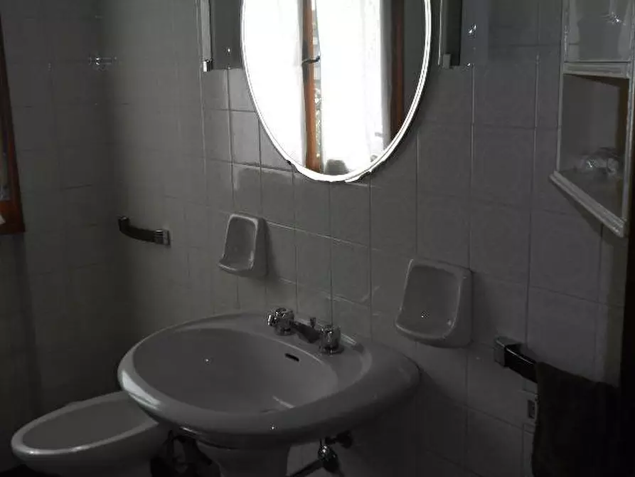 Immagine 10 di Appartamento in vendita  in VIA TIZIANO, 30 ( INT.3) a Ancona