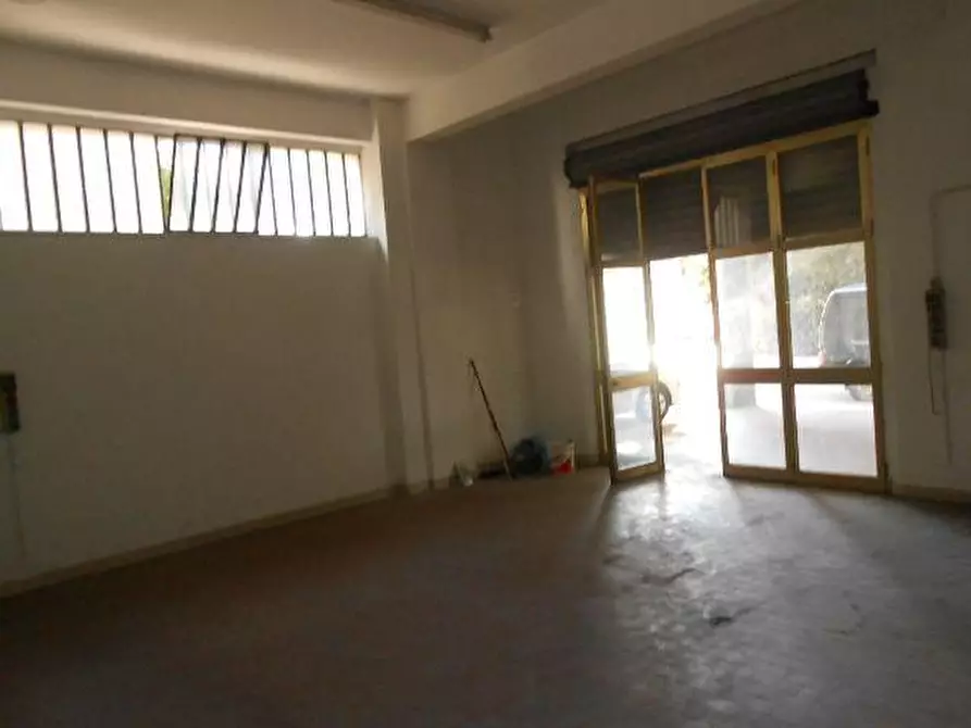 Immagine 2 di Locale residenziale in vendita  in VIA VALLEMIANO, 23 a Ancona