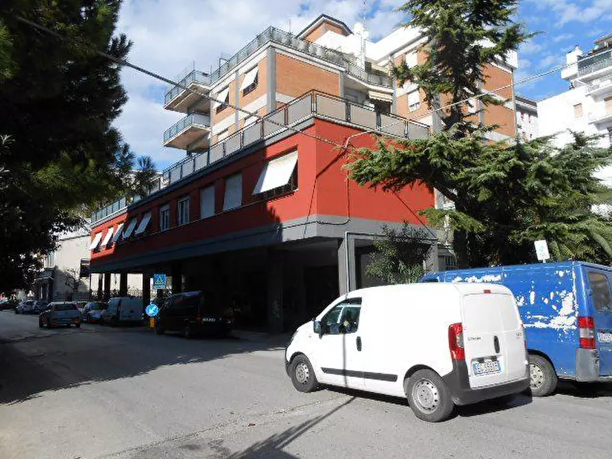 Immagine 6 di Locale residenziale in vendita  in VIA VALLEMIANO, 23 a Ancona