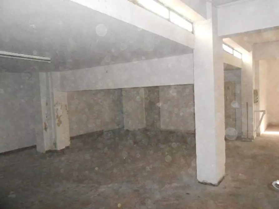 Immagine 9 di Locale residenziale in vendita  in VIA VALLEMIANO, 23 a Ancona