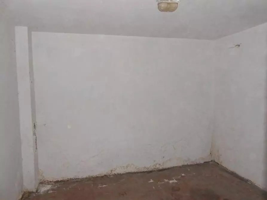Immagine 10 di Locale residenziale in vendita  in VIA VALLEMIANO, 23 a Ancona