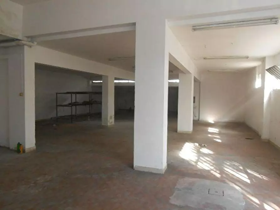 Immagine 12 di Locale residenziale in vendita  in VIA VALLEMIANO, 23 a Ancona