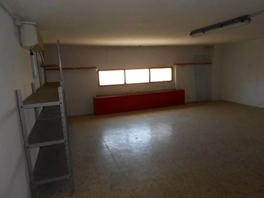 Immagine 3 di Attività commerciale in vendita  in VIA PALOMBARE, 52 a Ancona