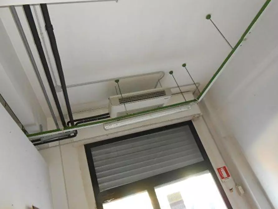 Immagine 11 di Attività commerciale in vendita  in VIA PALOMBARE, 52 a Ancona