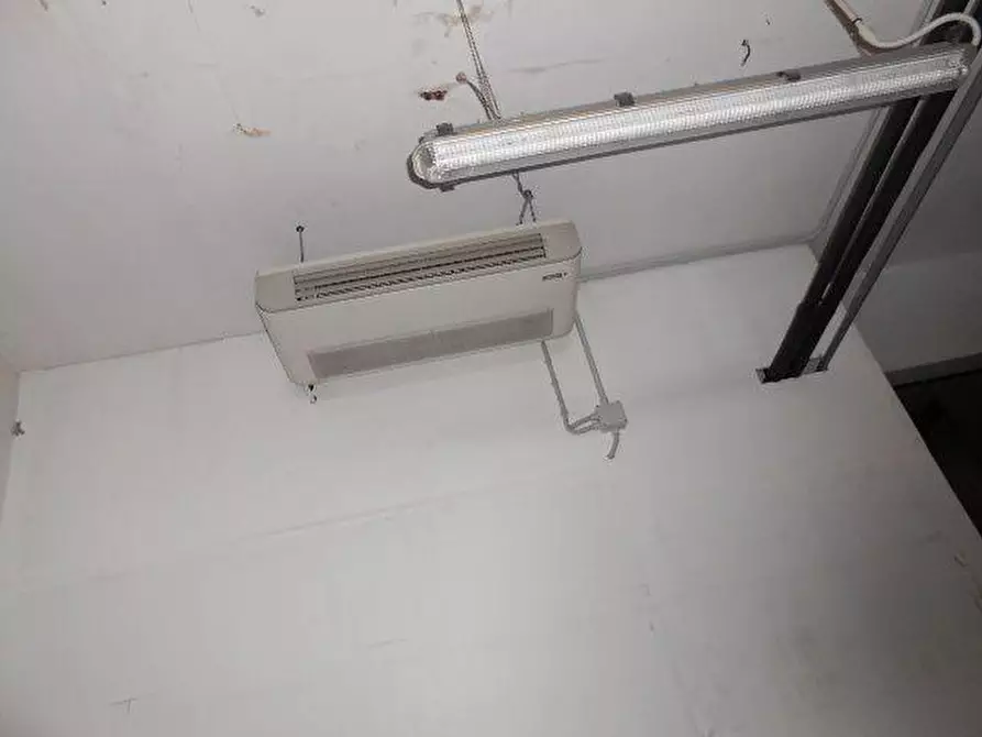 Immagine 13 di Attività commerciale in vendita  in VIA PALOMBARE, 52 a Ancona