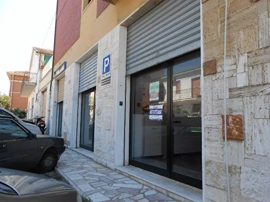 Immagine 15 di Attività commerciale in vendita  in VIA PALOMBARE, 52 a Ancona
