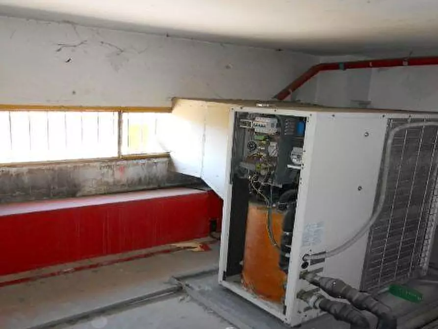 Immagine 30 di Attività commerciale in vendita  in VIA PALOMBARE, 52 a Ancona