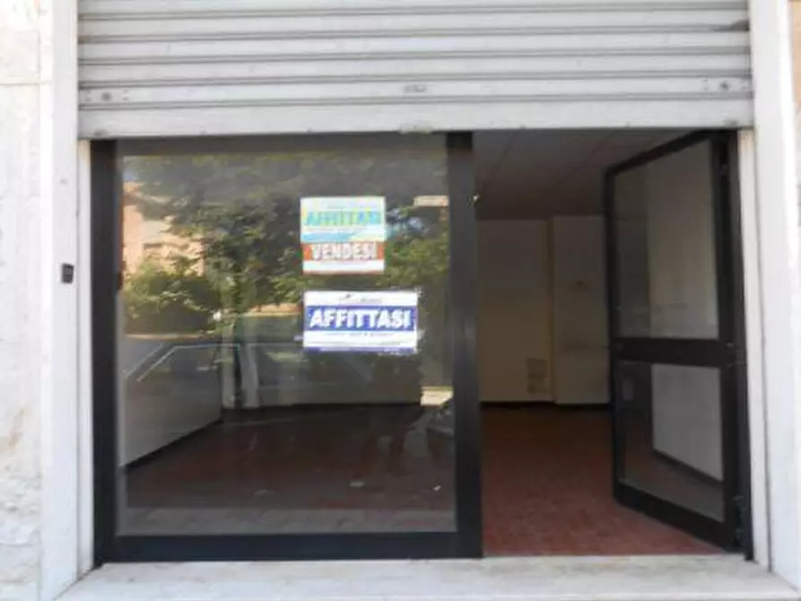 Immagine 2 di Attività commerciale in vendita  in PALOMBARE, 52 a Ancona