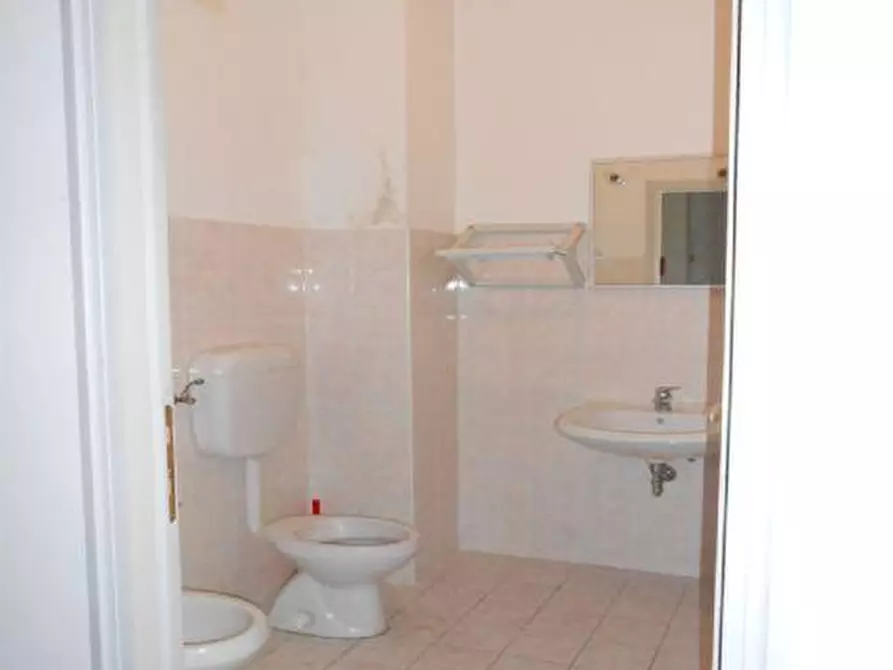 Immagine 12 di Attività commerciale in vendita  in PALOMBARE, 52 a Ancona