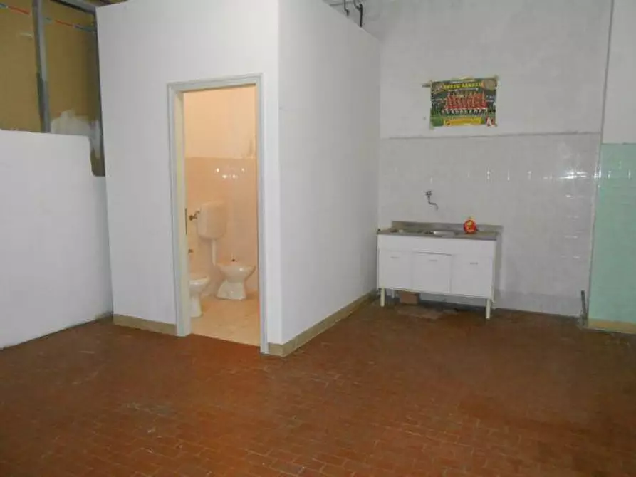 Immagine 13 di Attività commerciale in vendita  in PALOMBARE, 52 a Ancona