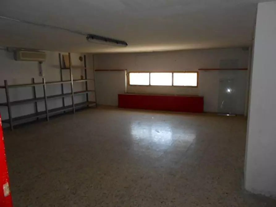 Immagine 15 di Attività commerciale in vendita  in PALOMBARE, 52 a Ancona