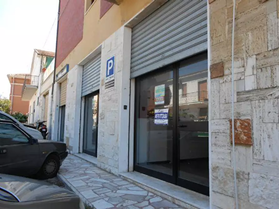 Immagine 30 di Attività commerciale in vendita  in PALOMBARE, 52 a Ancona