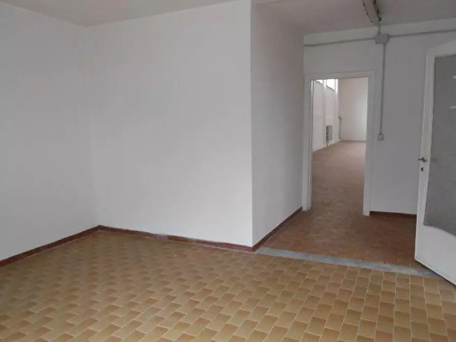 Immagine 2 di Locale residenziale in vendita  in VIA ESINO, 55 a Ancona