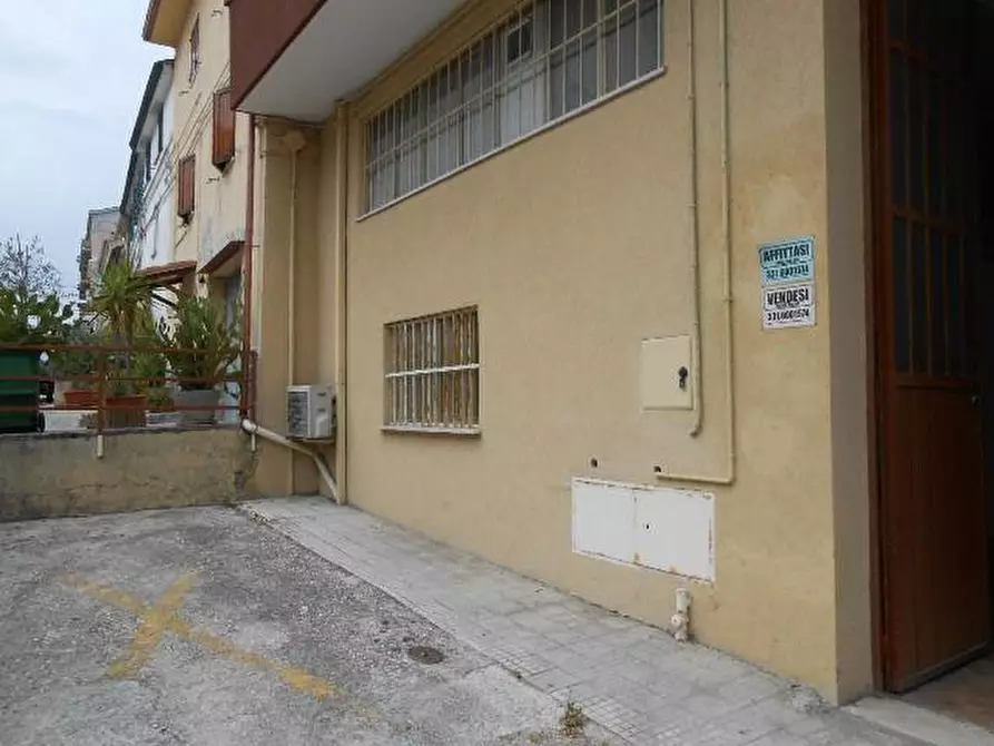 Immagine 4 di Locale residenziale in vendita  in VIA ESINO, 55 a Ancona