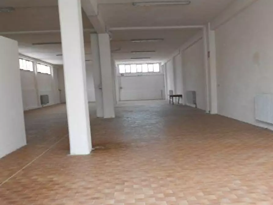 Immagine 6 di Locale residenziale in vendita  in VIA ESINO, 55 a Ancona