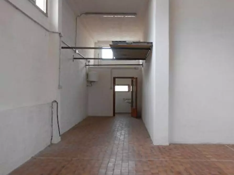Immagine 7 di Locale residenziale in vendita  in VIA ESINO, 55 a Ancona
