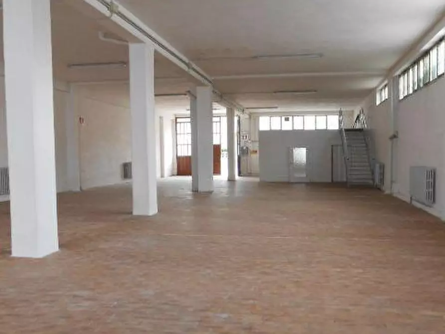 Immagine 8 di Locale residenziale in vendita  in VIA ESINO, 55 a Ancona