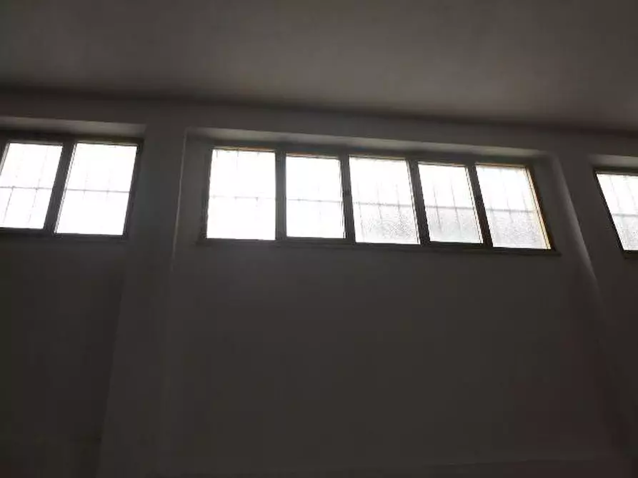 Immagine 9 di Locale residenziale in vendita  in VIA ESINO, 55 a Ancona