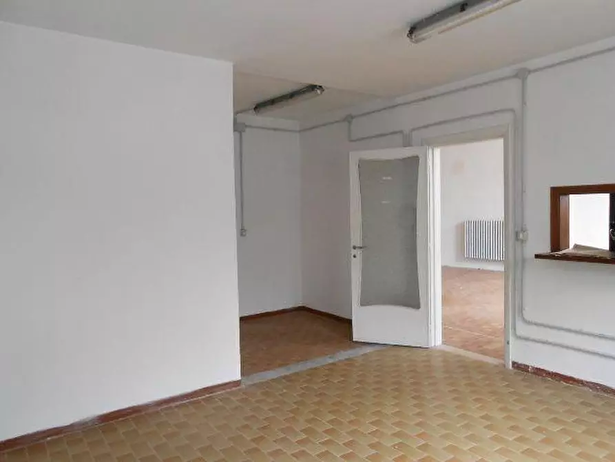 Immagine 19 di Locale residenziale in vendita  in VIA ESINO, 55 a Ancona