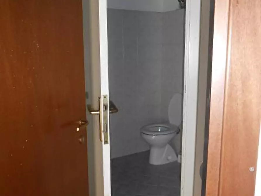 Immagine 6 di Locale residenziale in vendita  in VIA MACERATA, 31 a Ancona