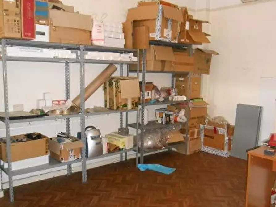 Immagine 2 di Magazzino in vendita  in VIA SCRIMA , 10 a Ancona