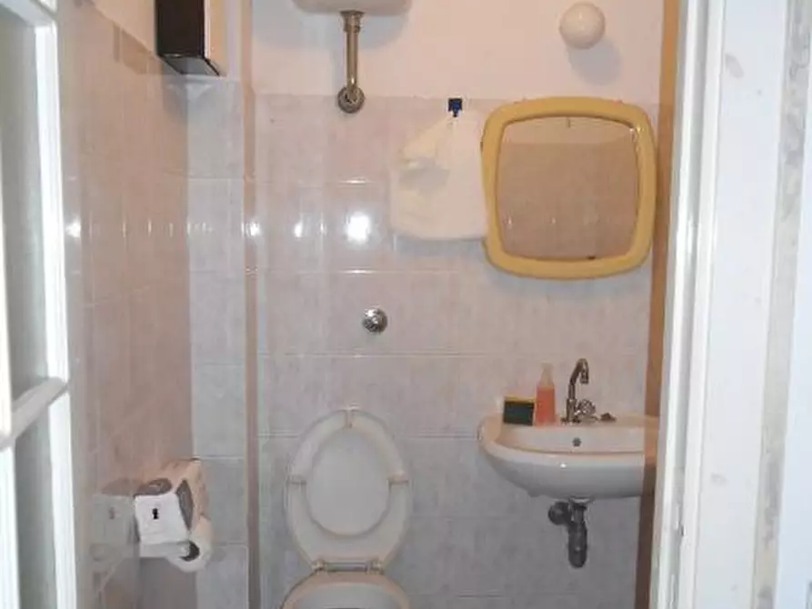 Immagine 3 di Magazzino in vendita  in VIA SCRIMA , 10 a Ancona