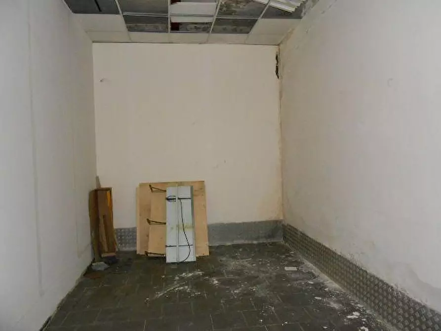 Immagine 2 di Locale commerciale in vendita  in VIA MAGGINI, 45 a Ancona